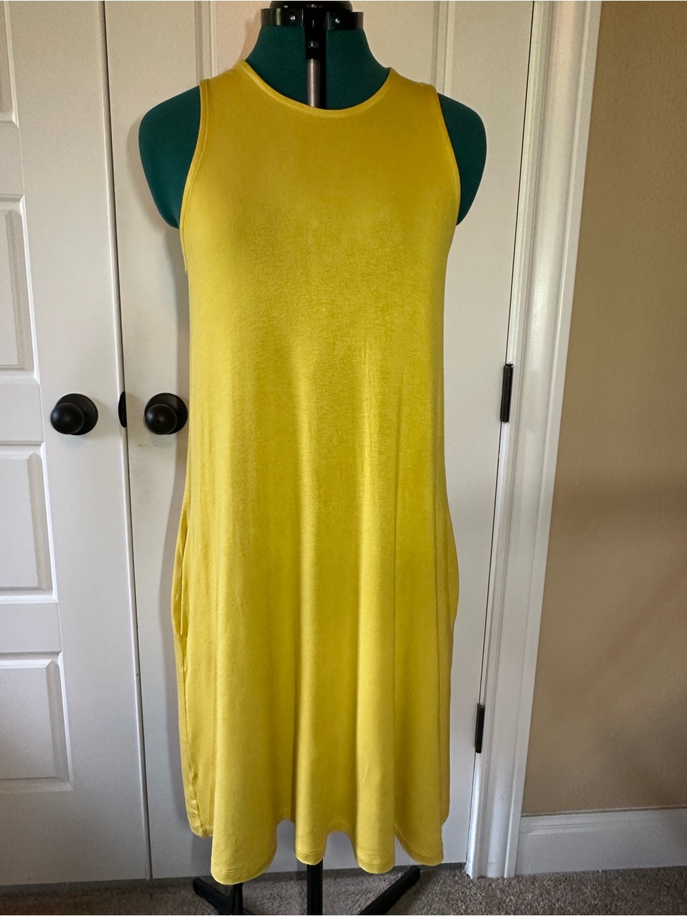 Melrose & Market
Sleeveless Yellow A-Line Dress, size M